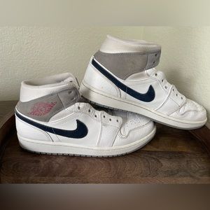 Air Jordan 1 Mid Paris